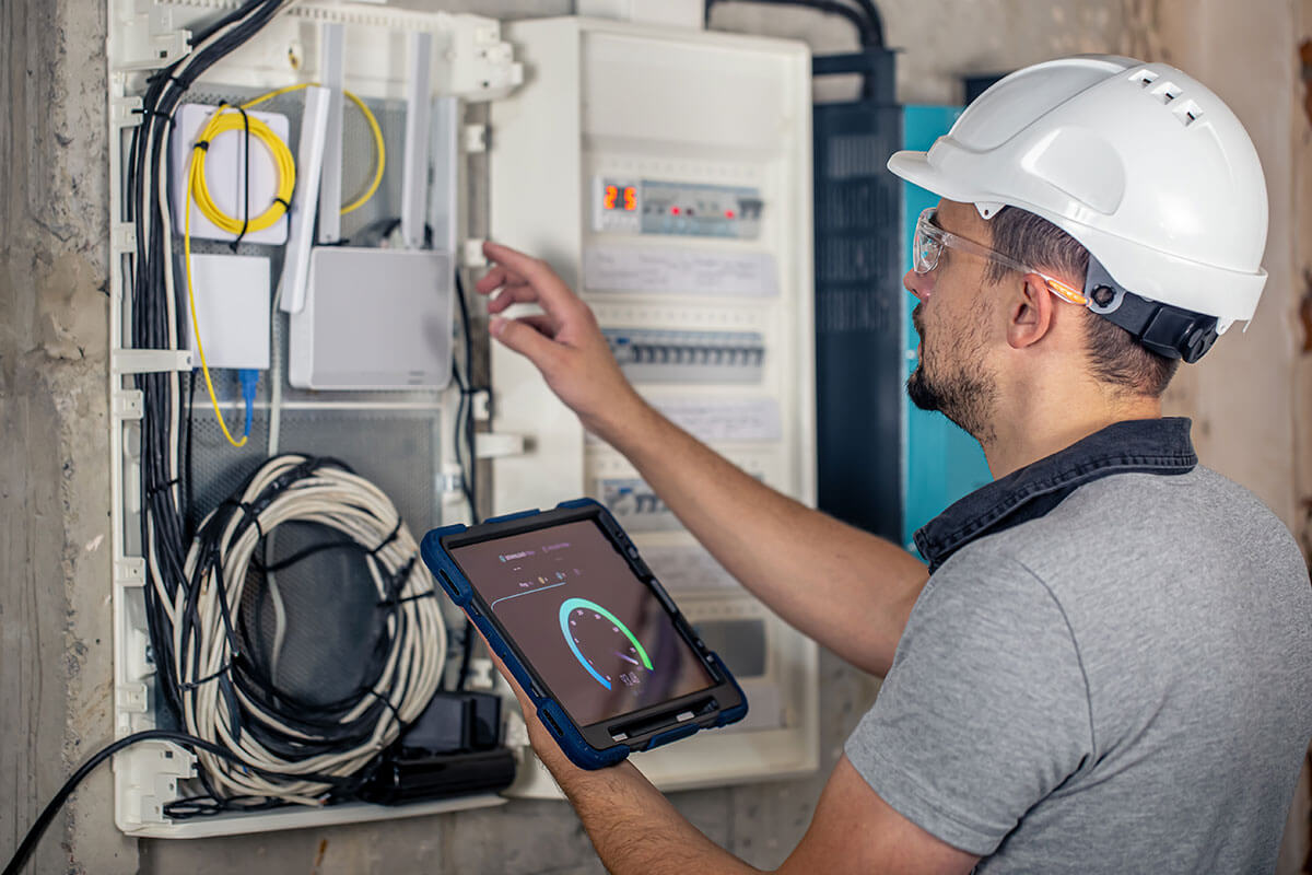 LH Electrical carrying out a commercial electrical inspection